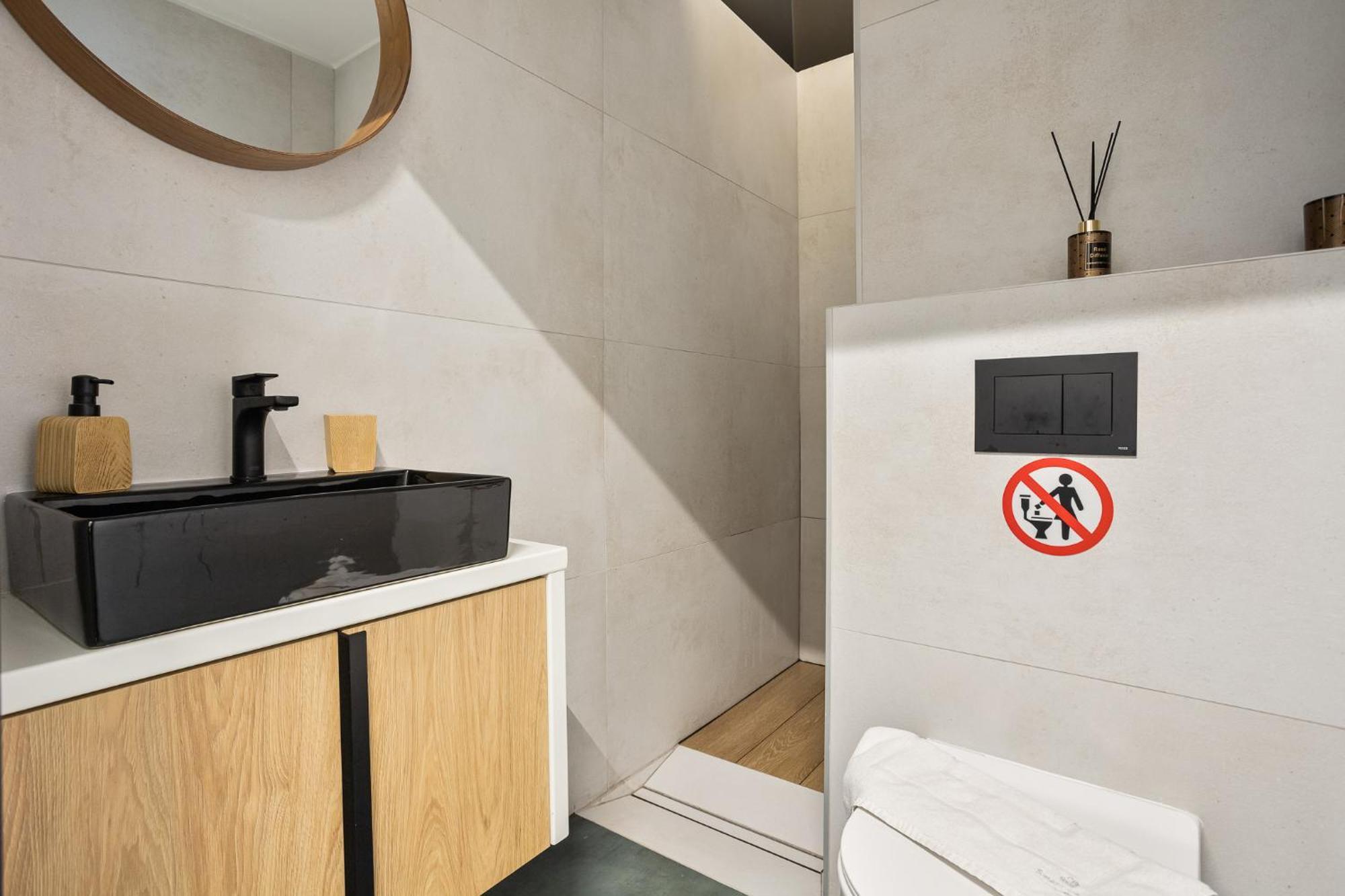 Superlux Near White Tower * Thessaloniki