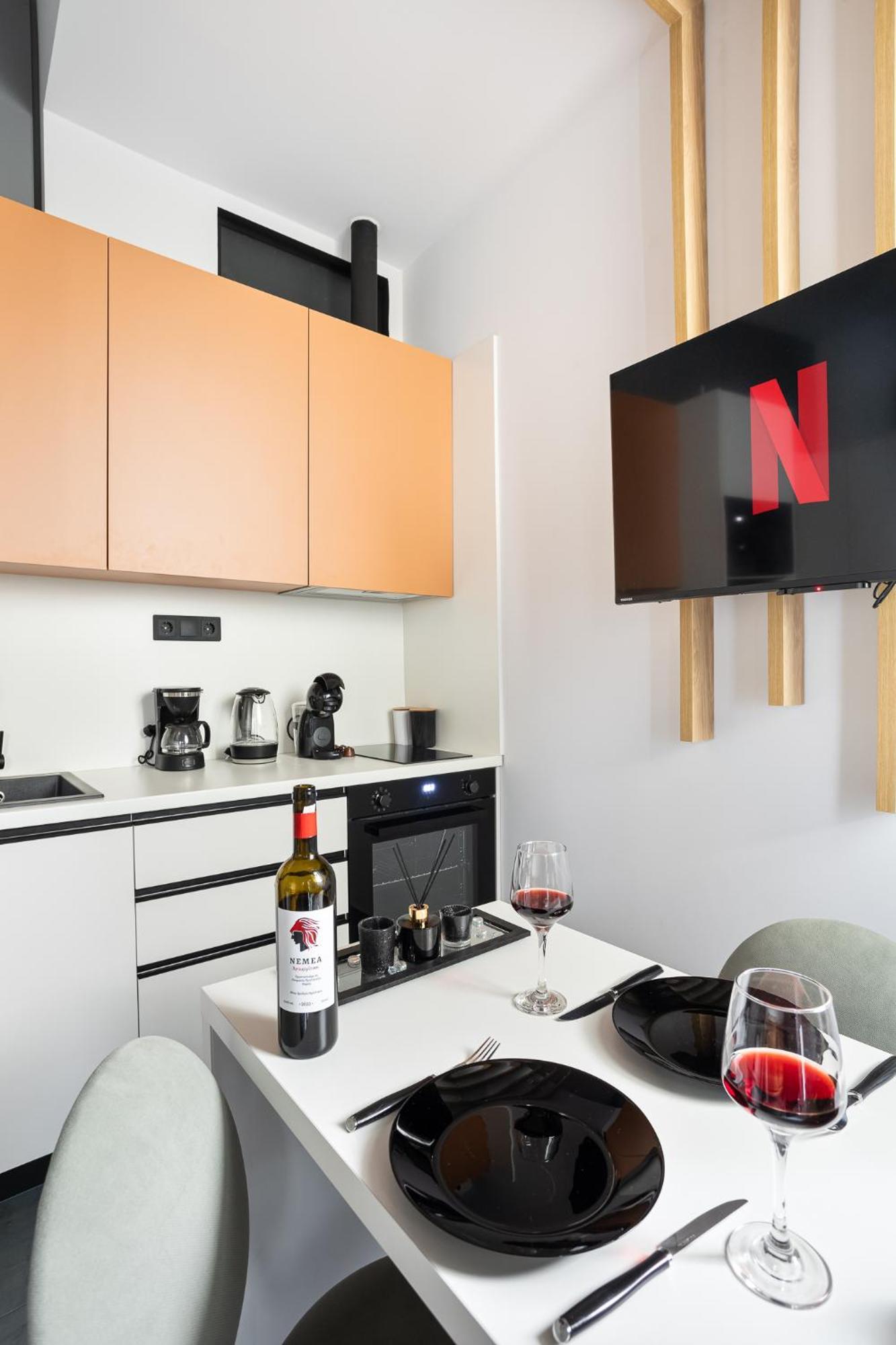 Apartment Superlux Near White Tower *